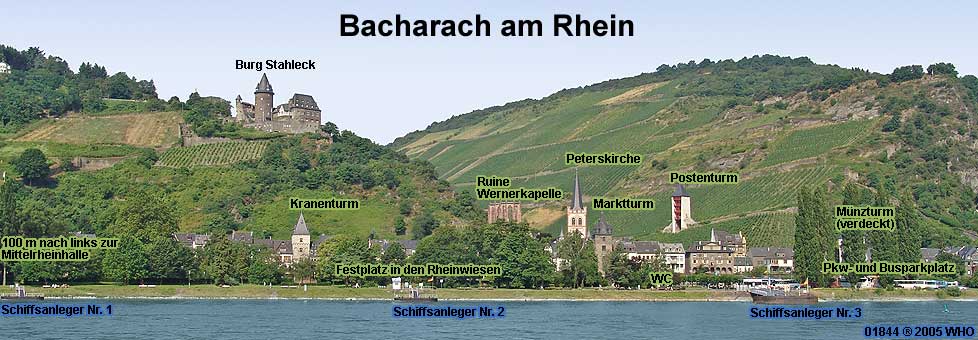 Bacharach am Rhein mit Burg Stahleck, Wehrtürmen, Ruine der Wernerkapelle und Peterskirche.