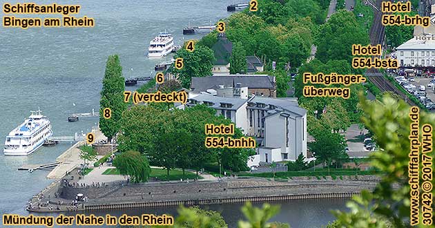 Bingen am Rhein. Foto mit Schiffsanlegern.
