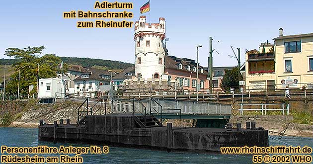 Schiffsanleger am Adlerturm in Rüdesheim am Rhein.